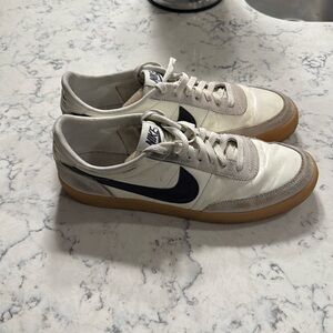 Men’s 10.5 Nike sneakers